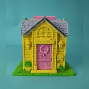 Fisher-Price 2005 Loving Family Sweet Streets Surprise Inside Birthday House